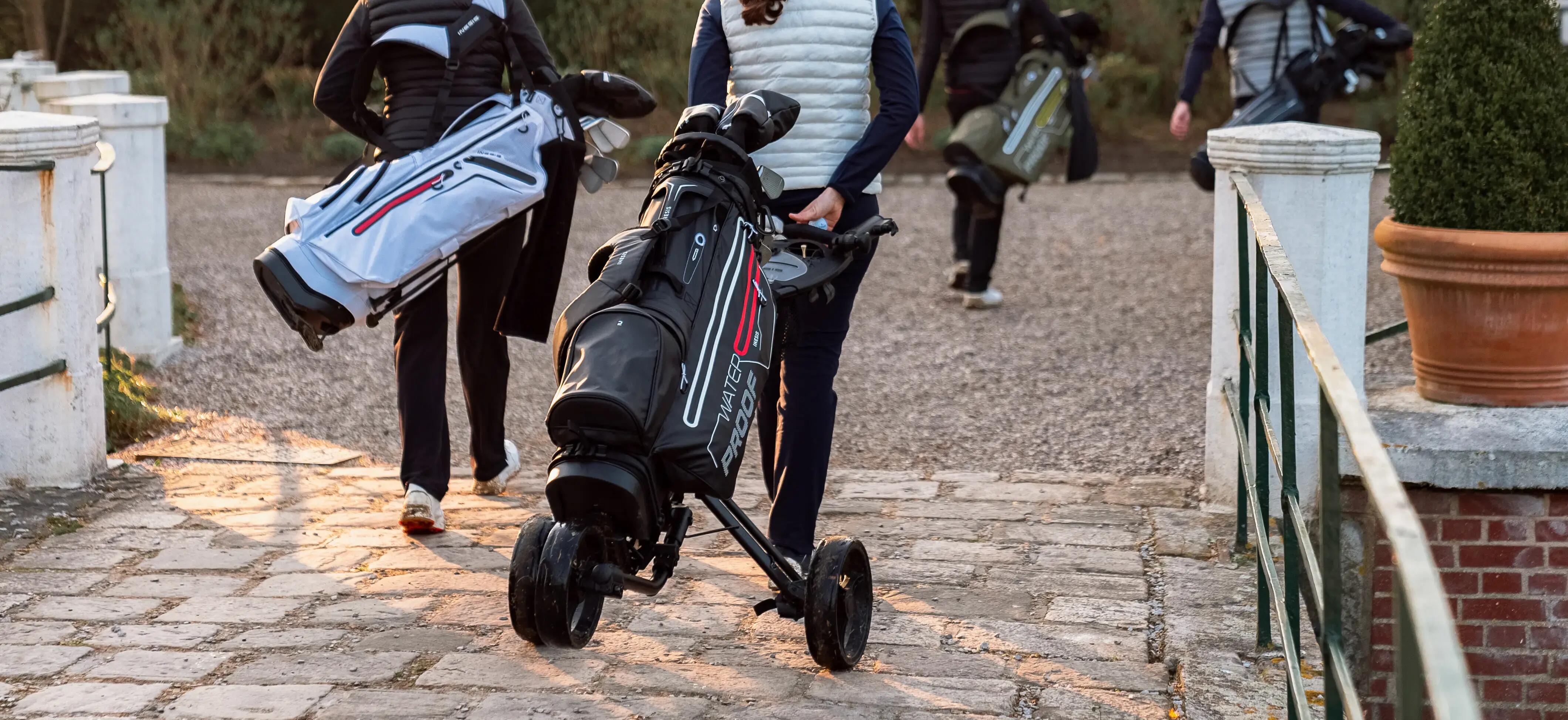 WIE REINIGST DU DEINEN GOLFTROLLEY?