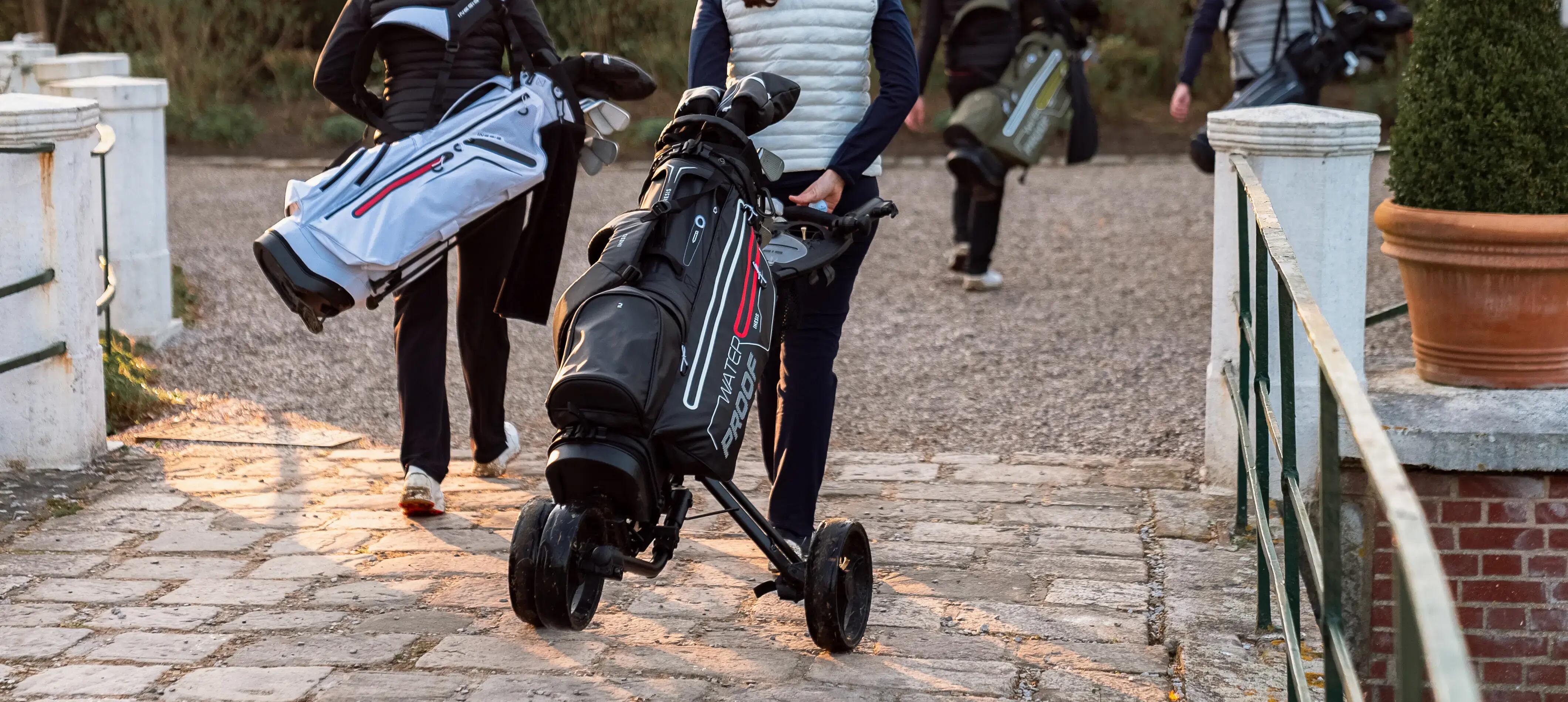 WIE REINIGST DU DEINEN GOLFTROLLEY?
