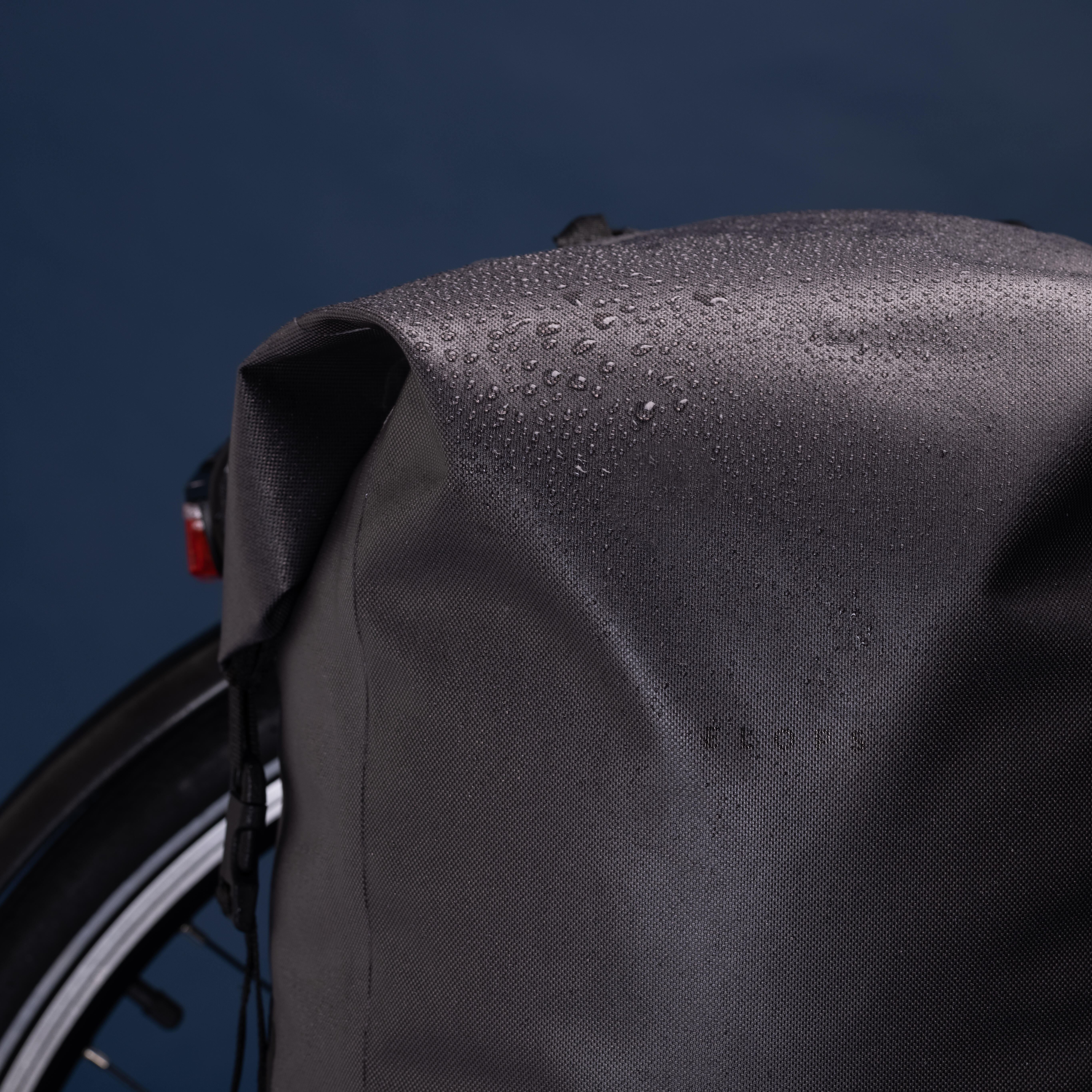 27 L Waterproof Bike Pannier Bag - 900 Grey - ELOPS
