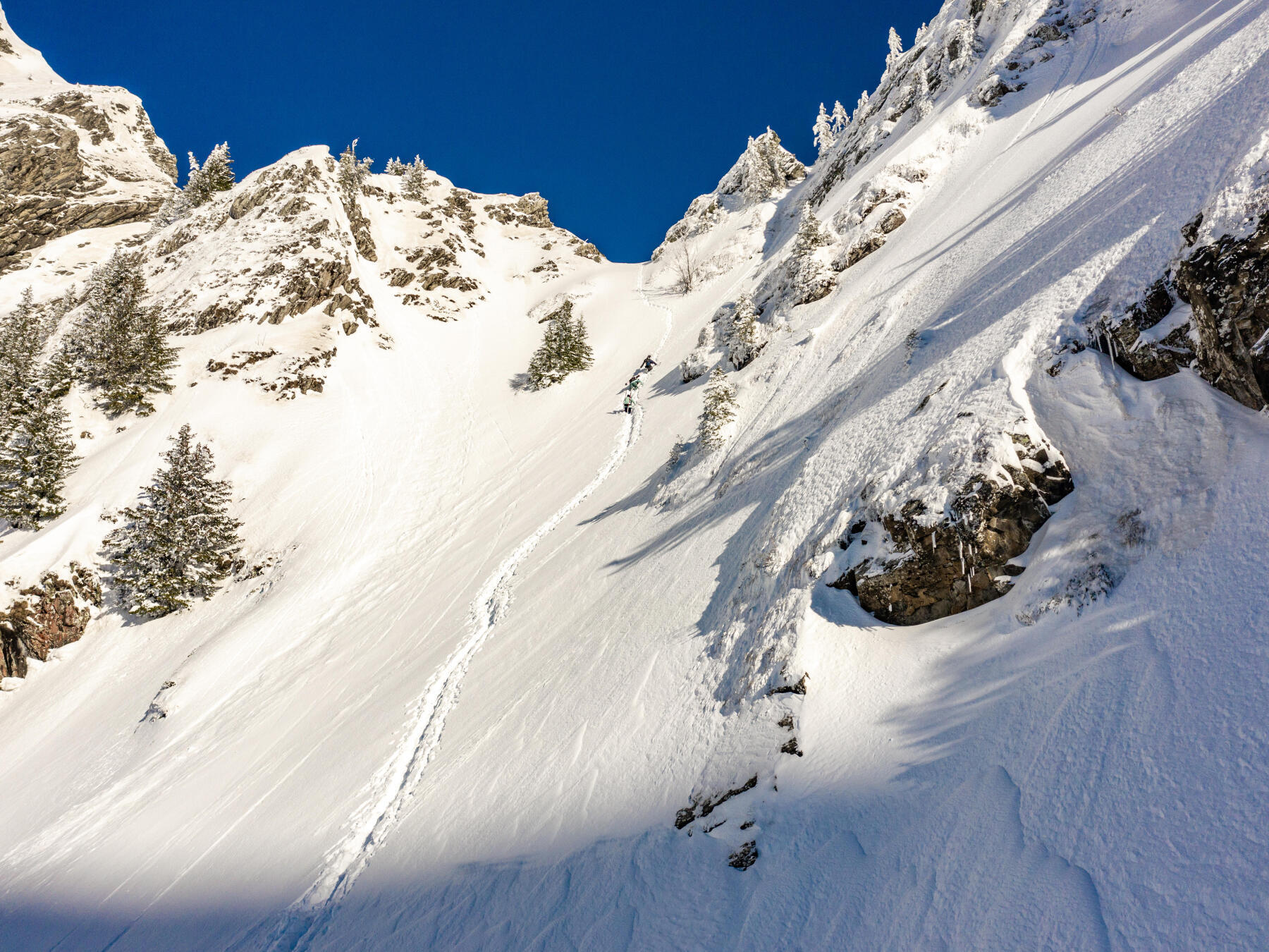 Safety when skiing off-piste: Big mistakes to be avoided!