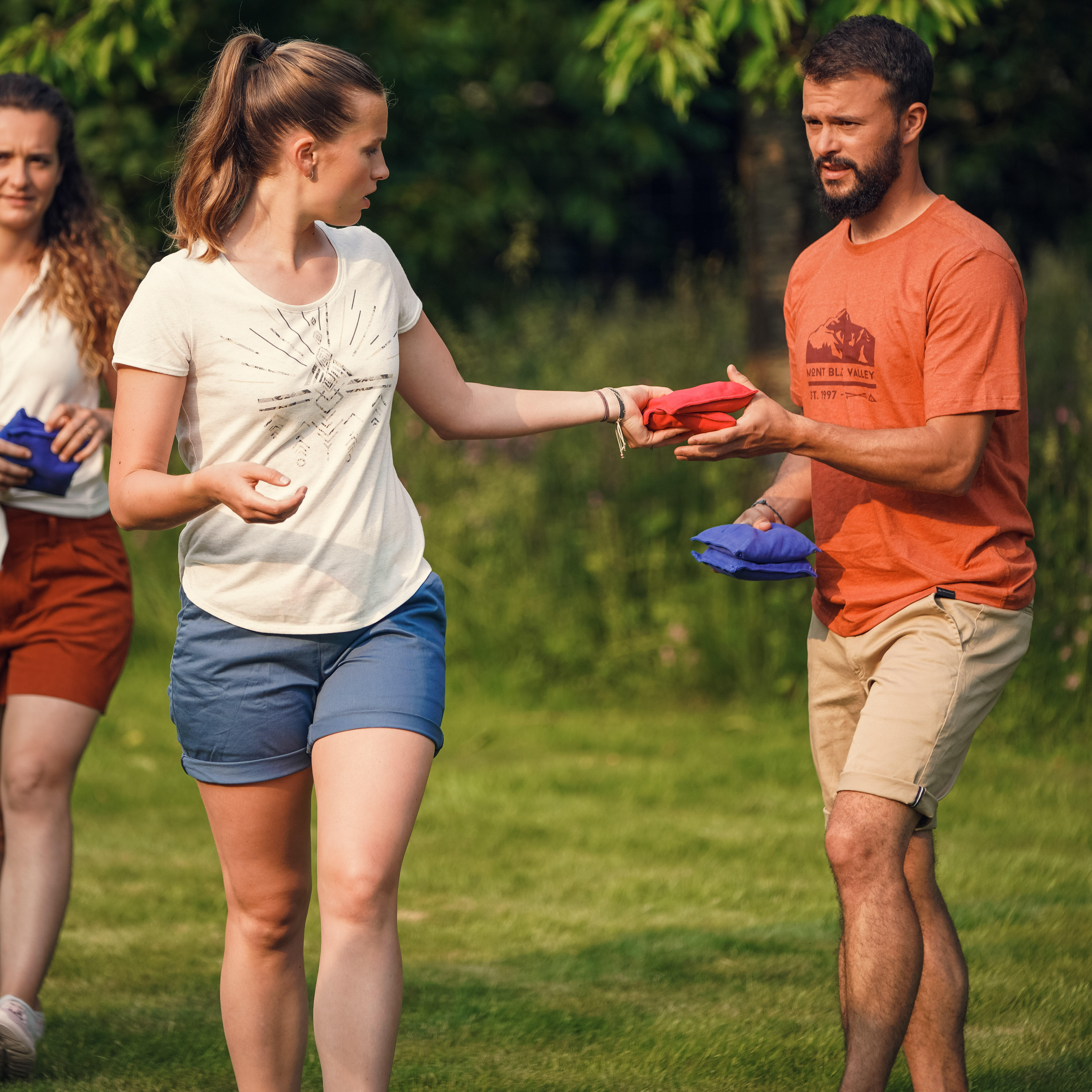 READY-TO-PLAY CORNHOLE GAME