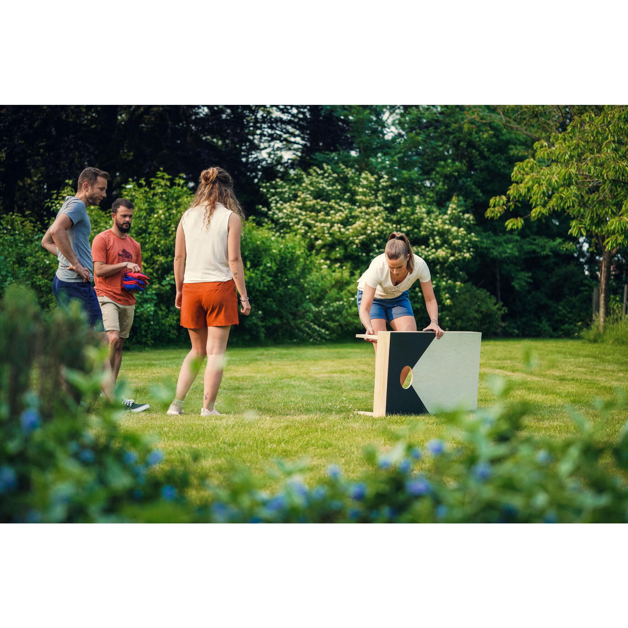 READY-TO-PLAY CORNHOLE GAME