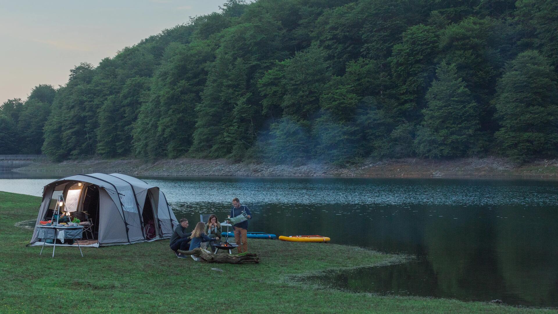 tente gonflable quechua bord de lac