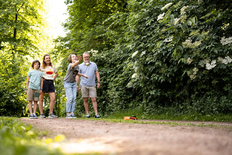 GEKLEURDE PETANQUEBALLEN VOOR RECREATIEF GEBRUIK SET VAN 8