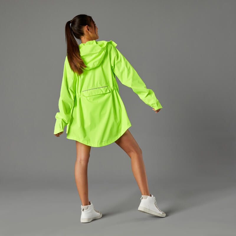 CHAQUETA IMPERM. CICLISMO URBANO MUJER 120 AMARILLO FLUO C. EPI VISIBILIDAD DÍA