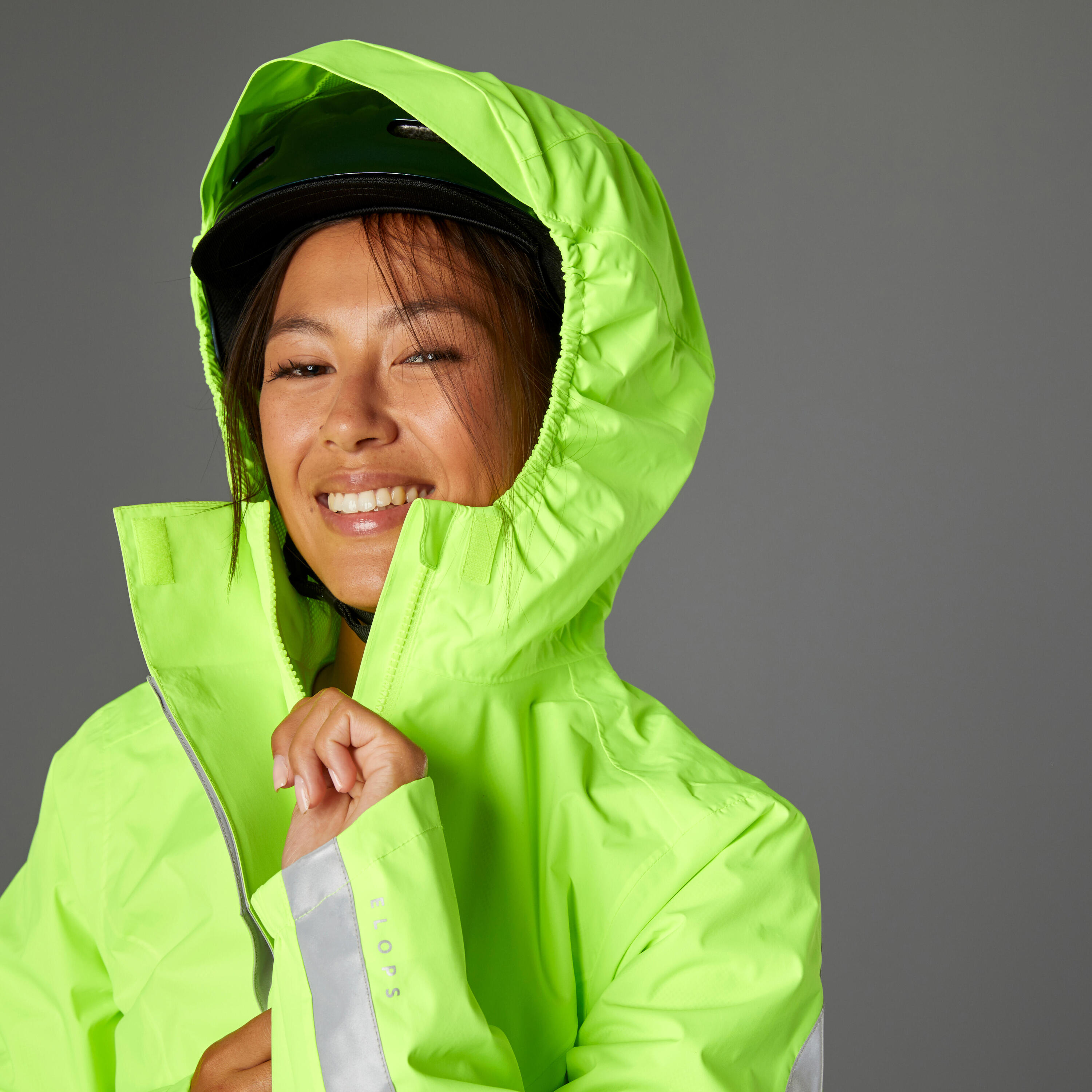 500 Women's Hi-Vis Day & Night City Cycling Rain Jacket 8/14