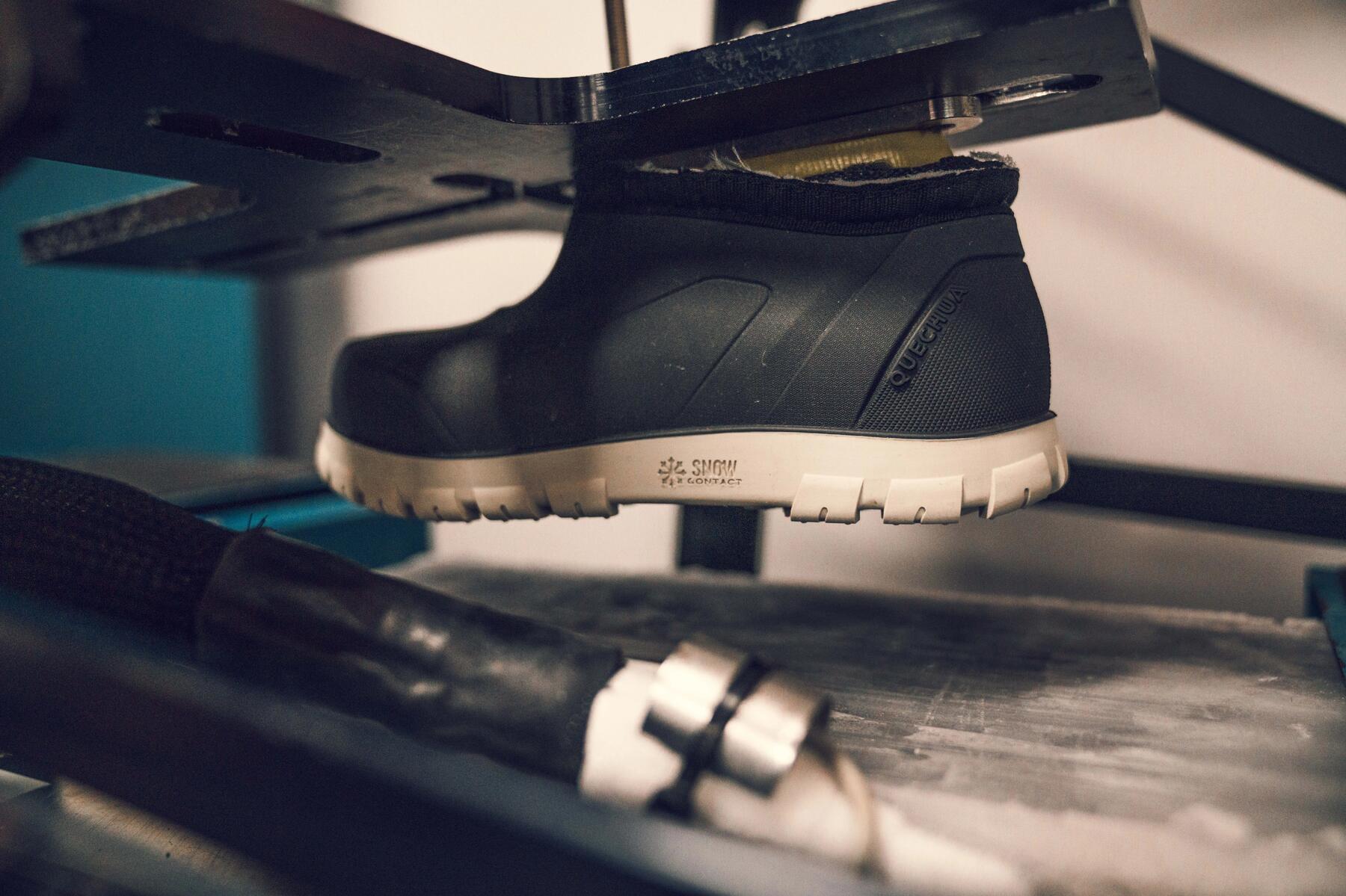 test de résistance à l'eau sur les bottes