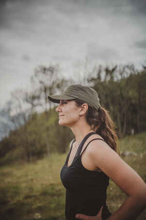 Γυναικείο αμάνικο μπλουζάκι ορεινού trekking από μαλλί Merino MT500 - μαύρο