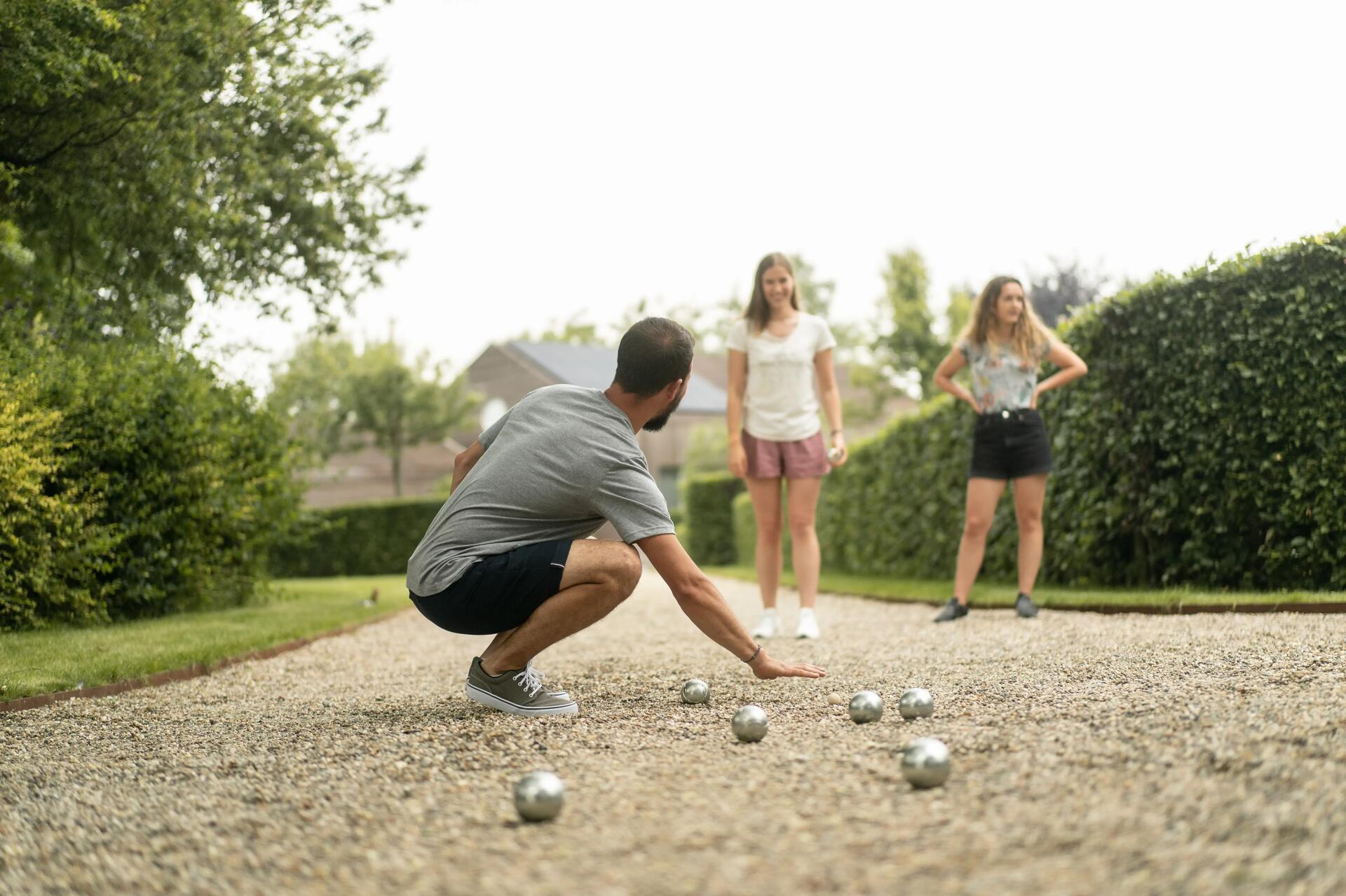 Les boules de pétanque loisir sont idéales pour vos parties estivales.