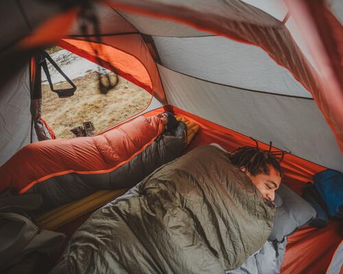 Folding and storing a sleeping bag 