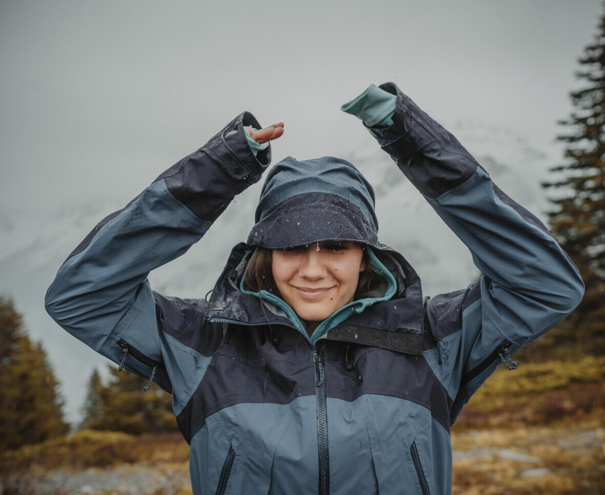 STAY WARM AND DRY WHEN HIKING OR TREKKING: THE 3-LAYER TECHNIQUE