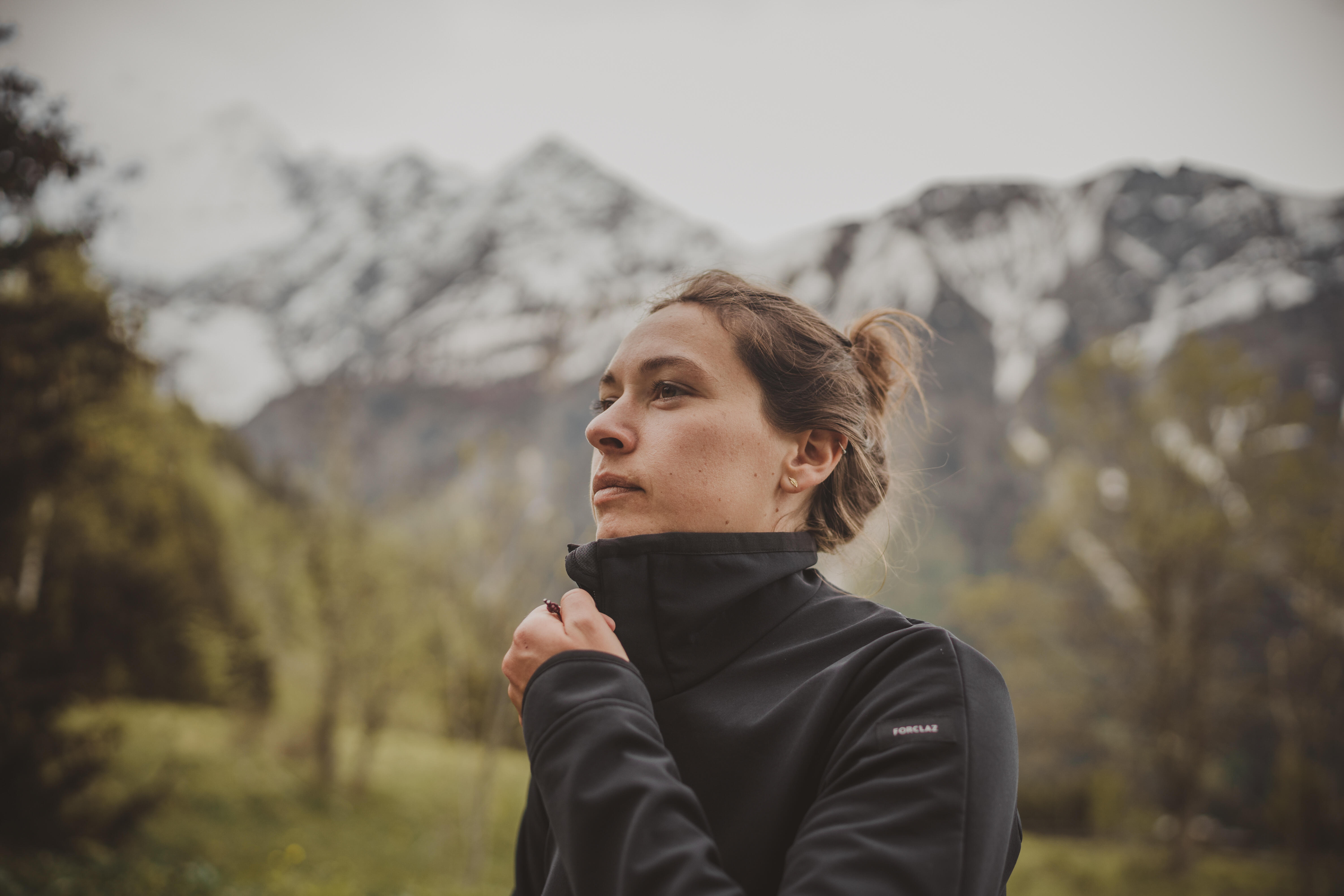 Women’s Softshell Windbreaker Hiking Jacket - MT 100 Black - FORCLAZ