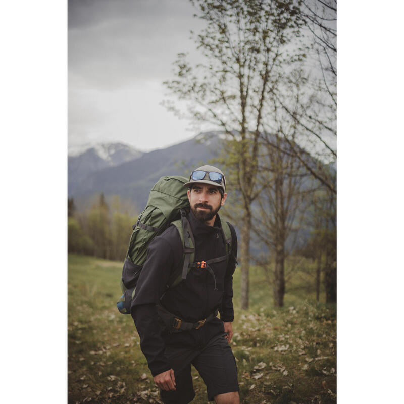 Softshell de montaña y trekking Hombre Forclaz MT100 negro