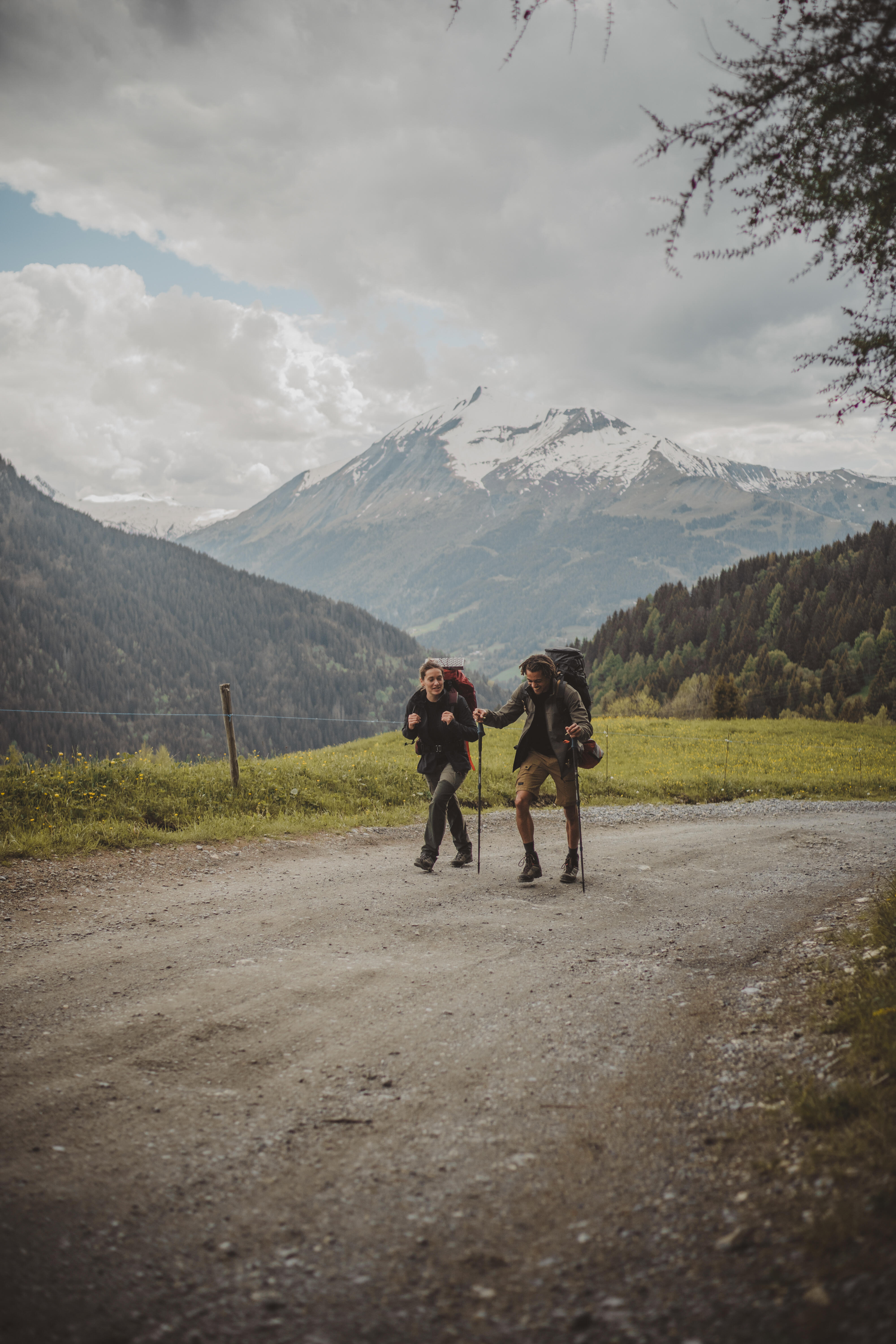 Women’s Softshell Windbreaker Hiking Jacket - MT 100 Black - FORCLAZ