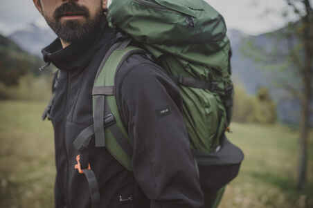 Men’s windproof softshell trekking jacket MT100 - Black