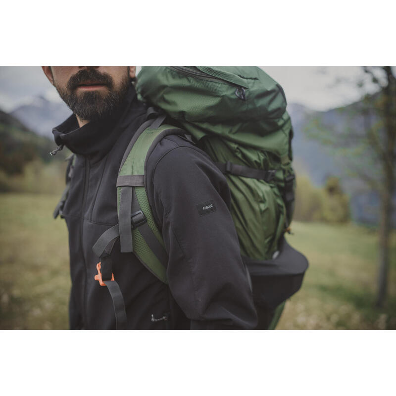 Geacă cu protecție împotriva vântului Softshell Trekking MT100 Kaki Bărbați