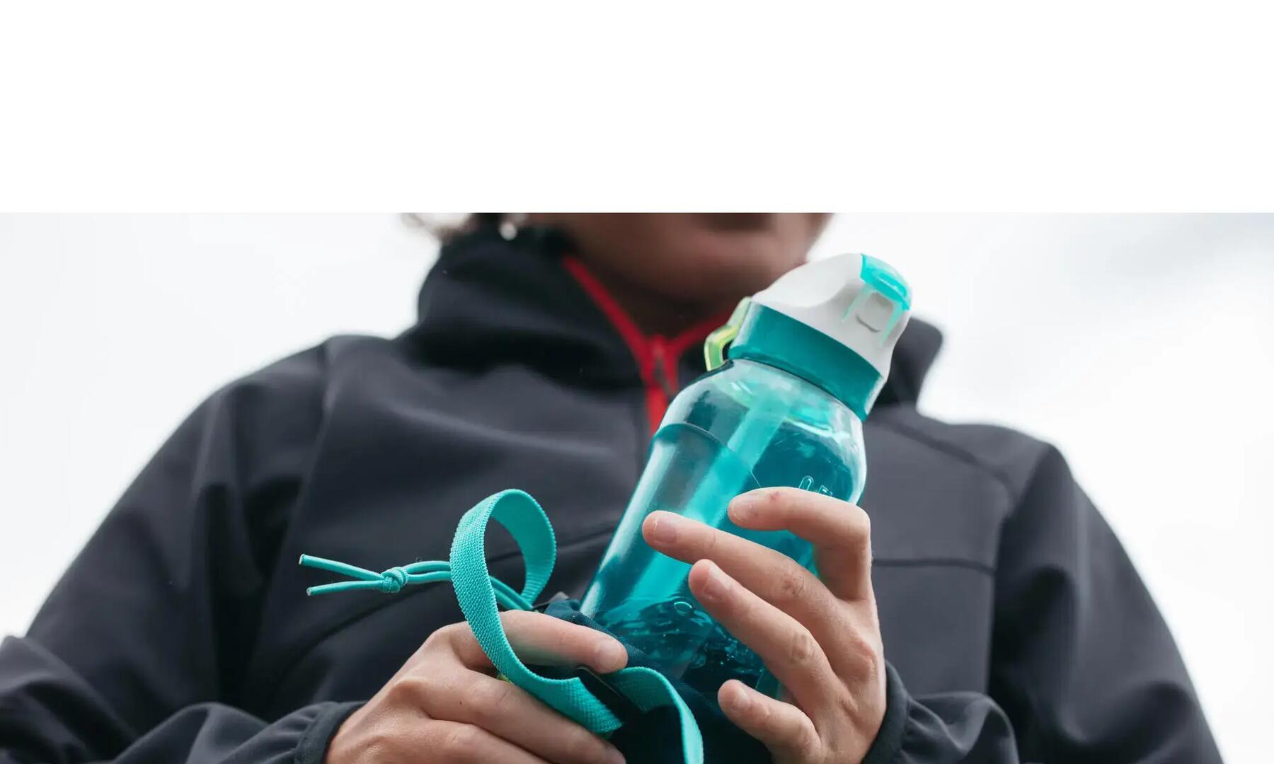como escolher um cantil ou uma bolsa de água para acampar ou caminhar?