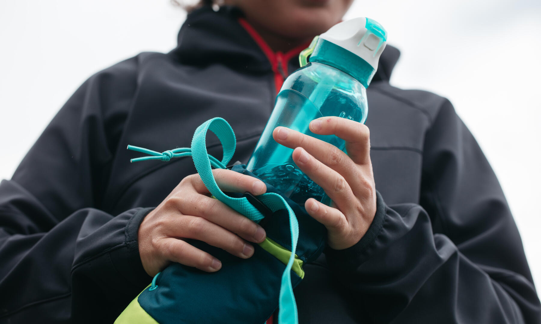 como escolher um cantil ou uma bolsa de água para acampar ou caminhar? 