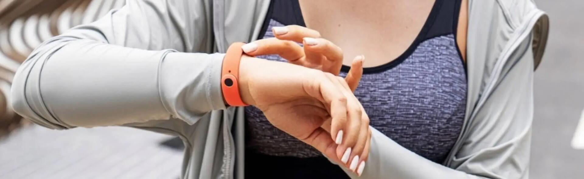 PEDÓMETROS E BRACELETE LIGADA