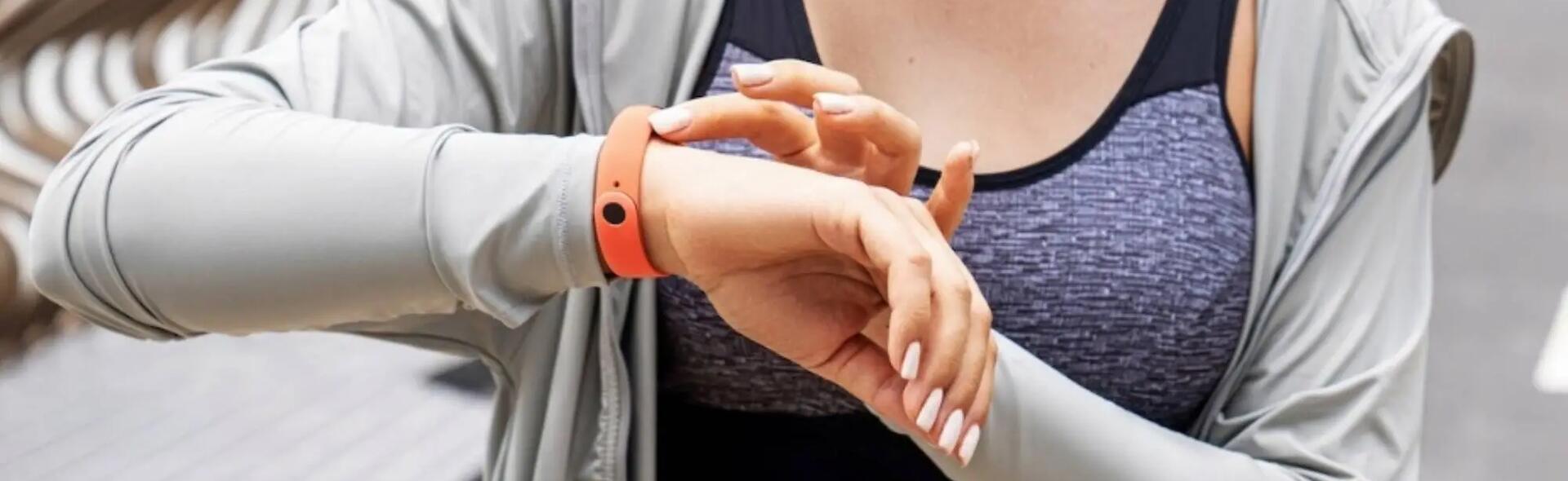 PEDOMETERS & CONNECTED BRACELETS