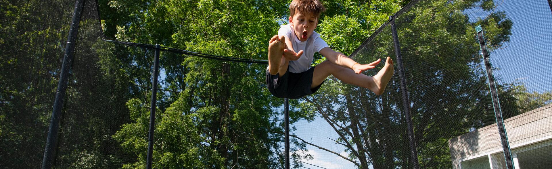 3 idées de jeu pour pratiquer le trampoline en toute sécurité 