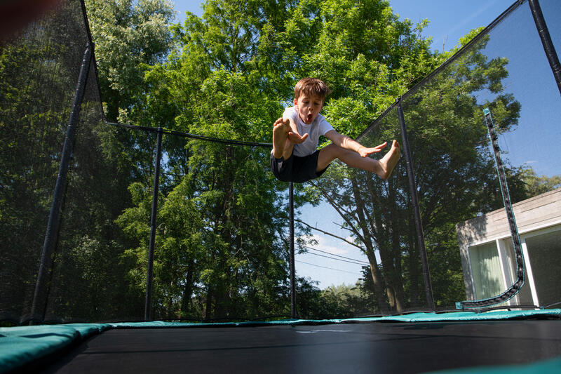 Spelletjes op de trampoline: onze ideeën om in alle veiligheid plezier te maken