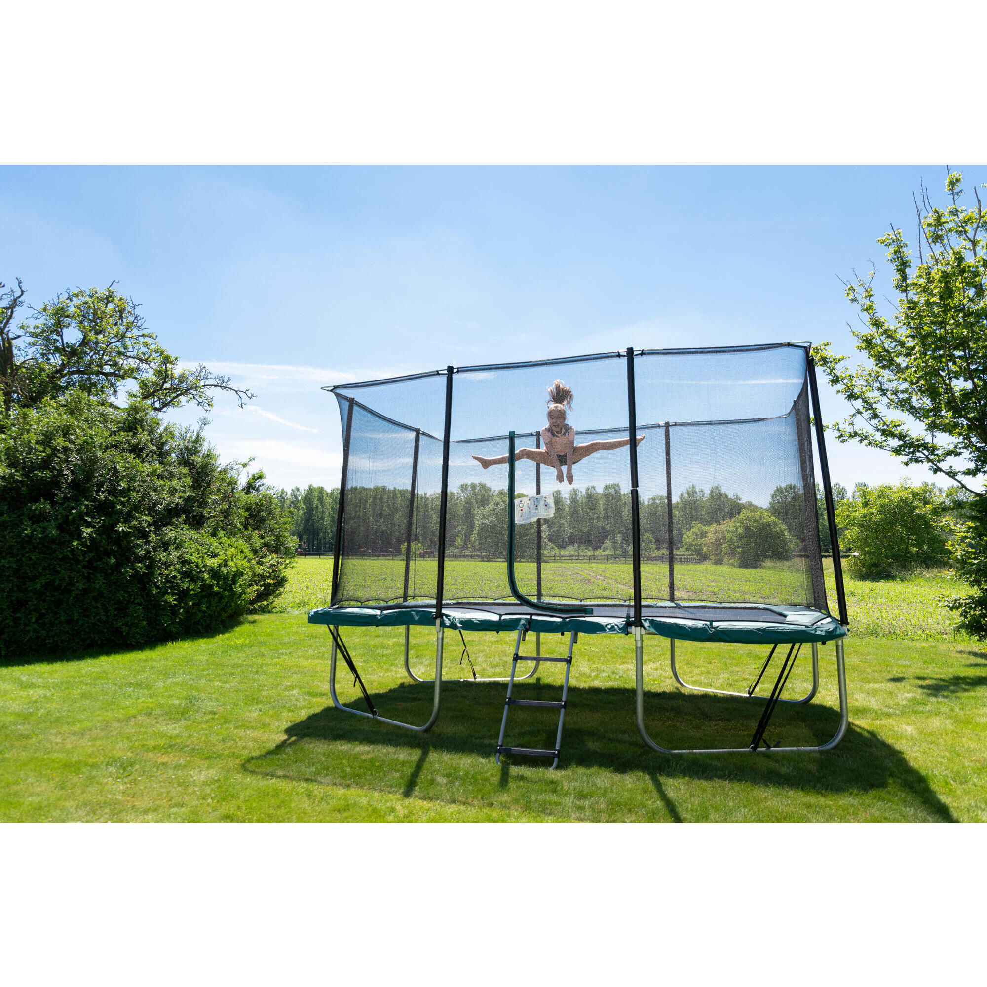 520 RECTANGULAR TRAMPOLINE WITH PROTECTIVE NET