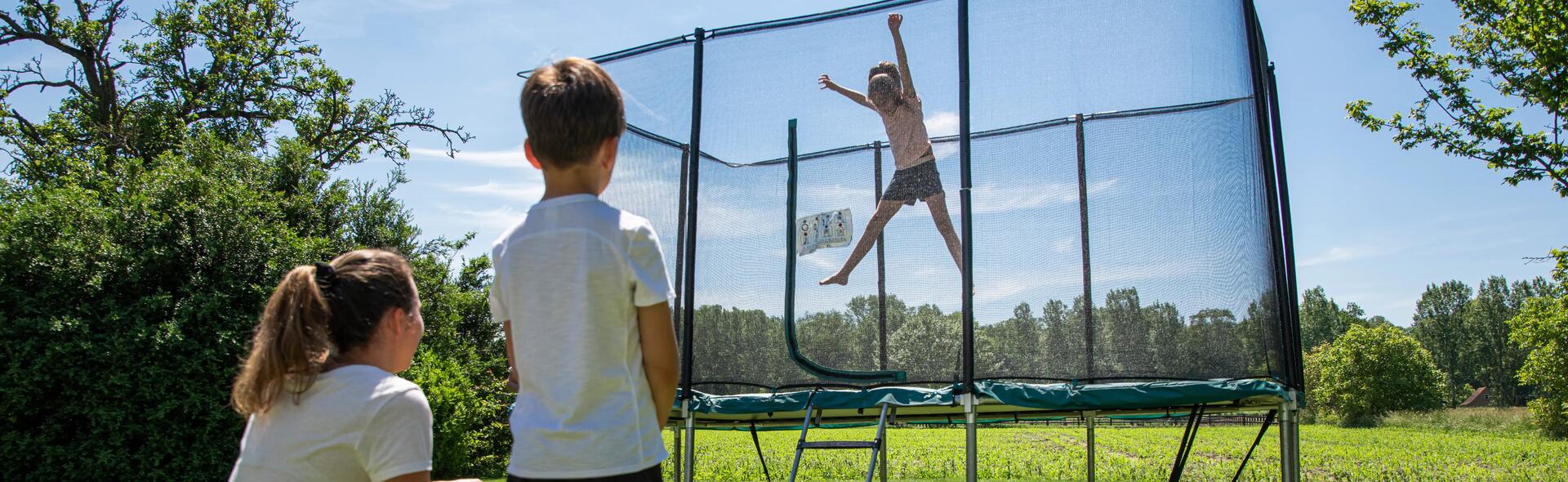 3 tips för att hoppa säkert på studsmattan