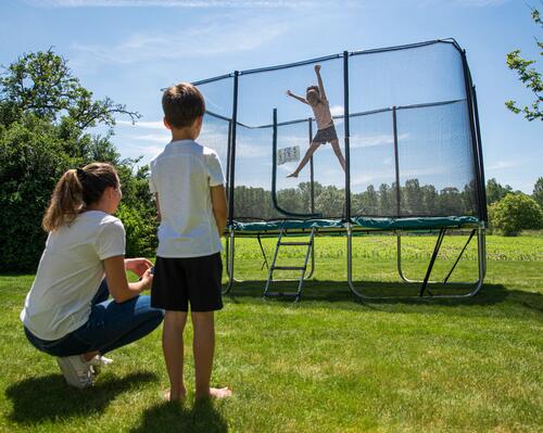 3 tips för att hoppa säkert på studsmattan