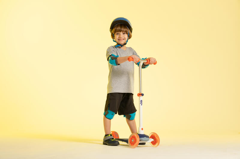 Die ersten Versuche mit dem Tretroller - Einführung für Kinder