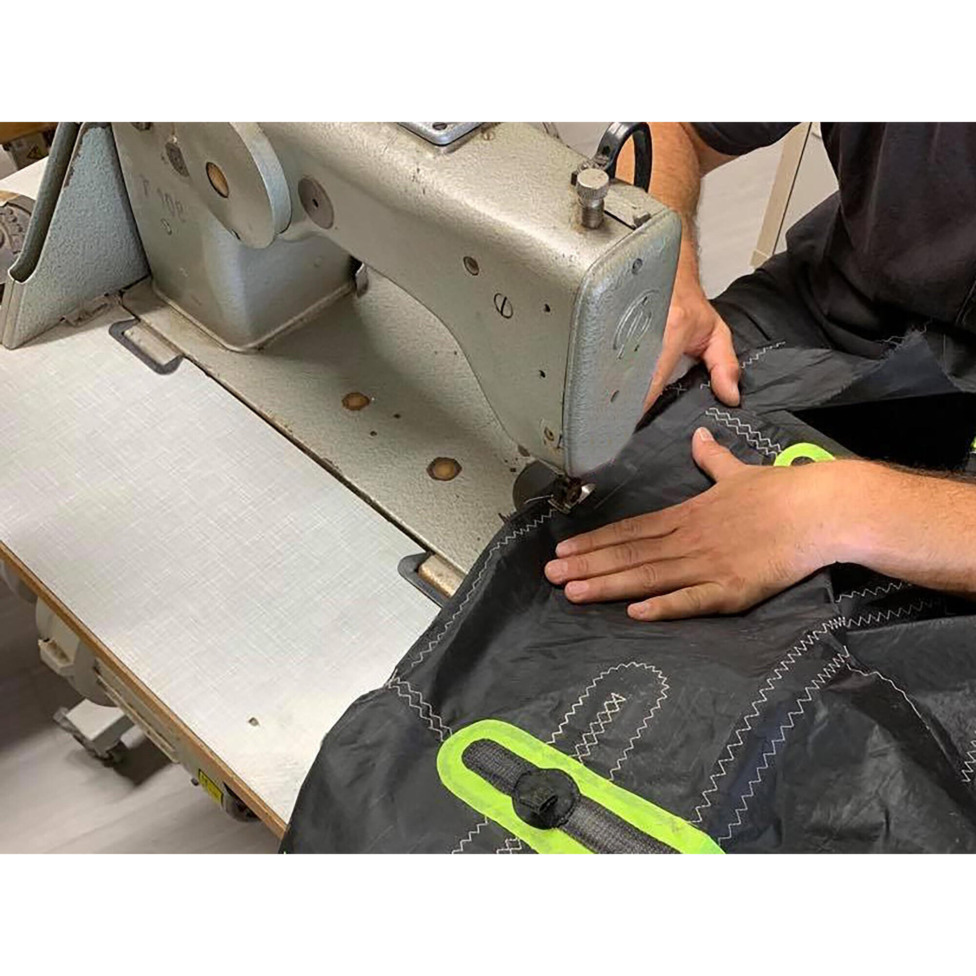 Reparatur Riss bis 50 cm an Anströmkante Fronttube Kitesurfen / Wingsurfen 2/3