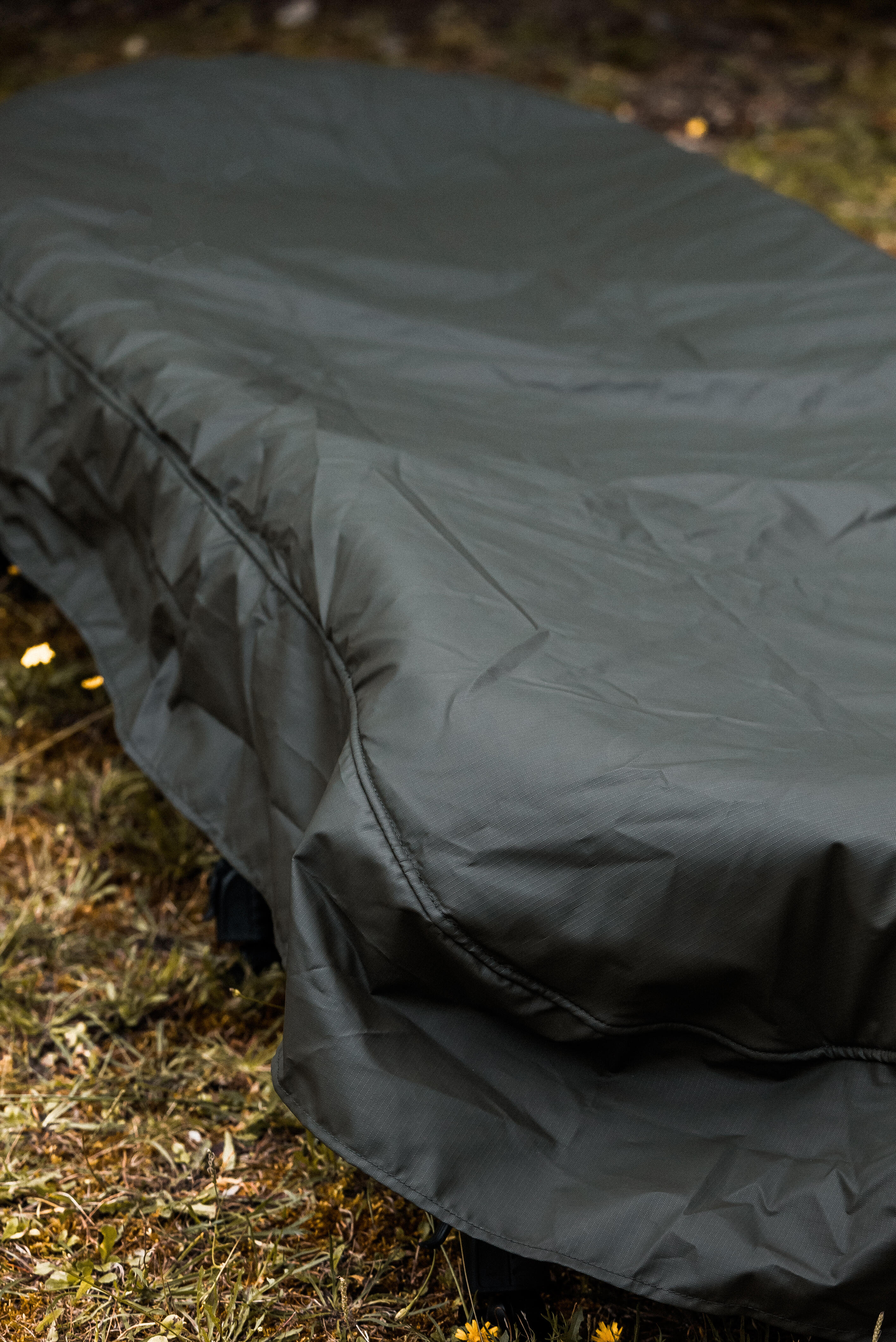 Water-repellent cover for carp fishing 8/9