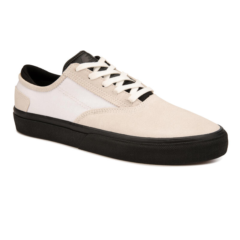 Chaussures vulcanisées de skateboard adulte VULCA 500 II blanche / noire.