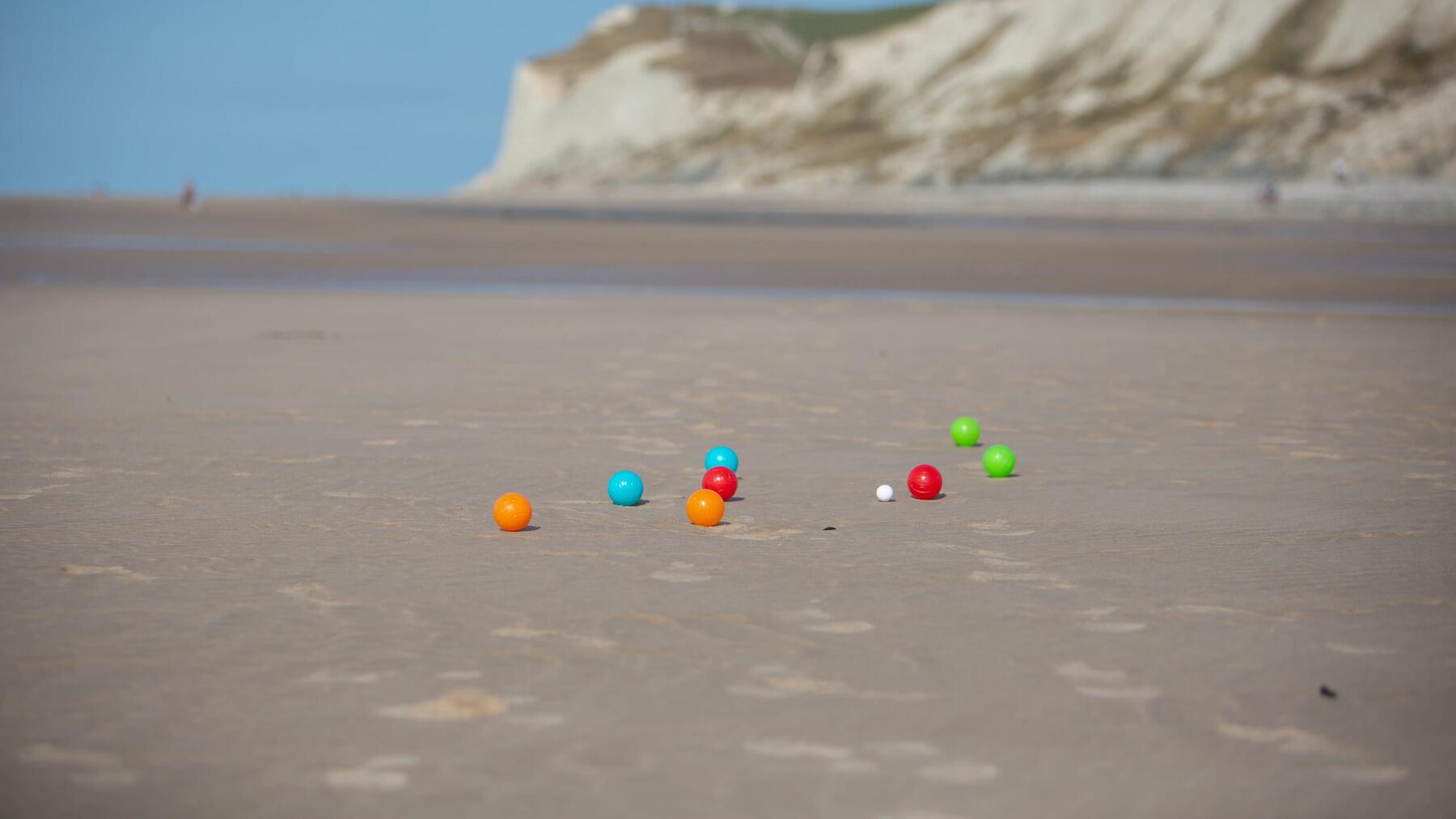Mit unserer Hilfe gegen Langeweile am Strand ankämpfen! Entdecke verschiedenste Strandaktivitäten.