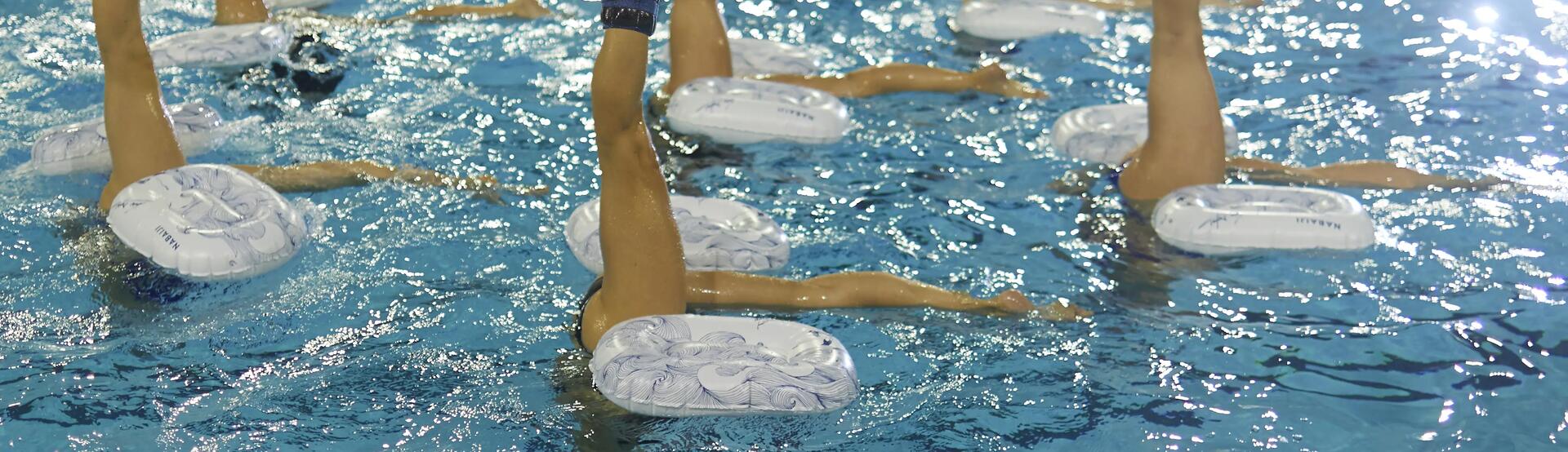 un ordinateur entrain de transferer la musique MP3 sur un Swimmusic 100