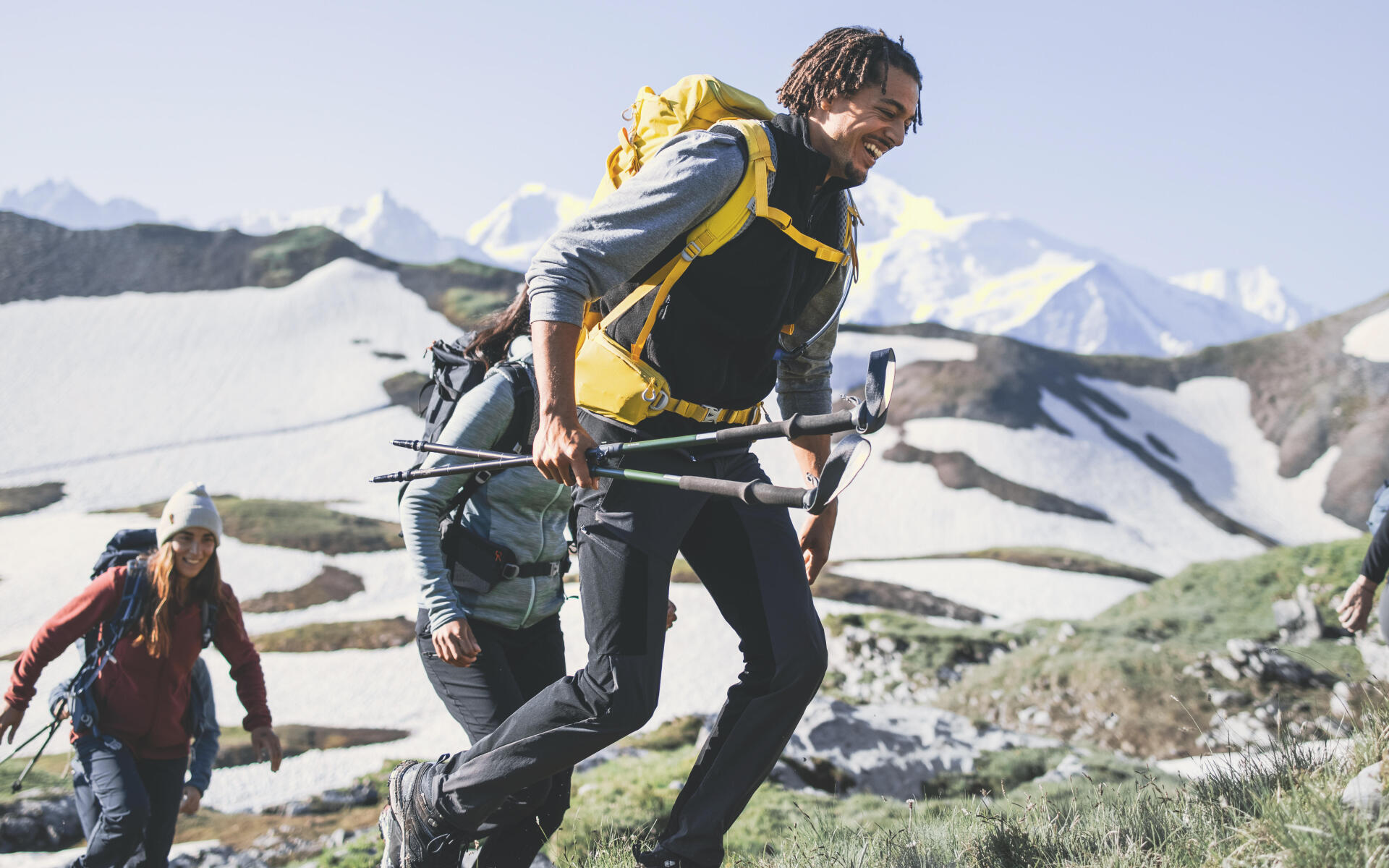 Sintéticos o de algodón: cómo elegir los mejores pantalones para practicar  'trekking