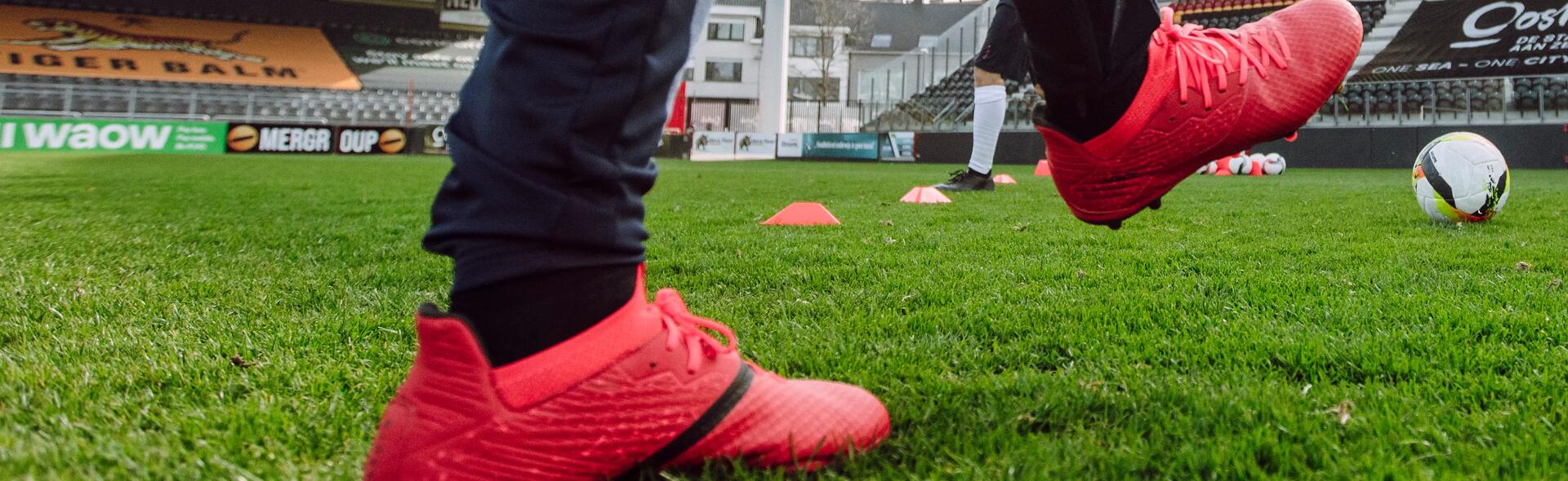 Tus zapatos de fútbol mejoran tu desempeño en la cancha