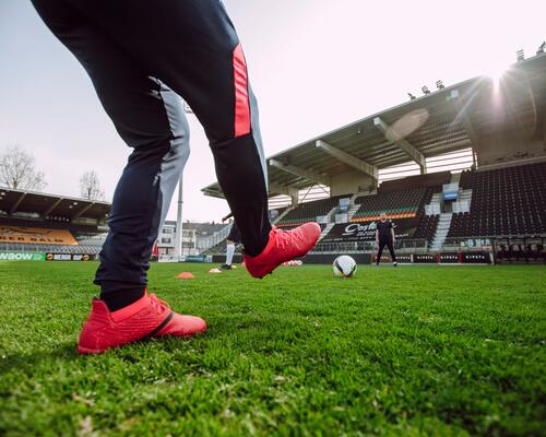 Tus zapatos de fútbol mejoran tu desempeño en la cancha