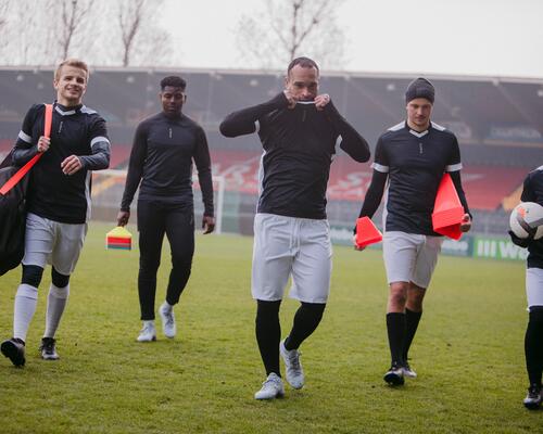Rester en forme pendant la trêve hivernale de football : programme course