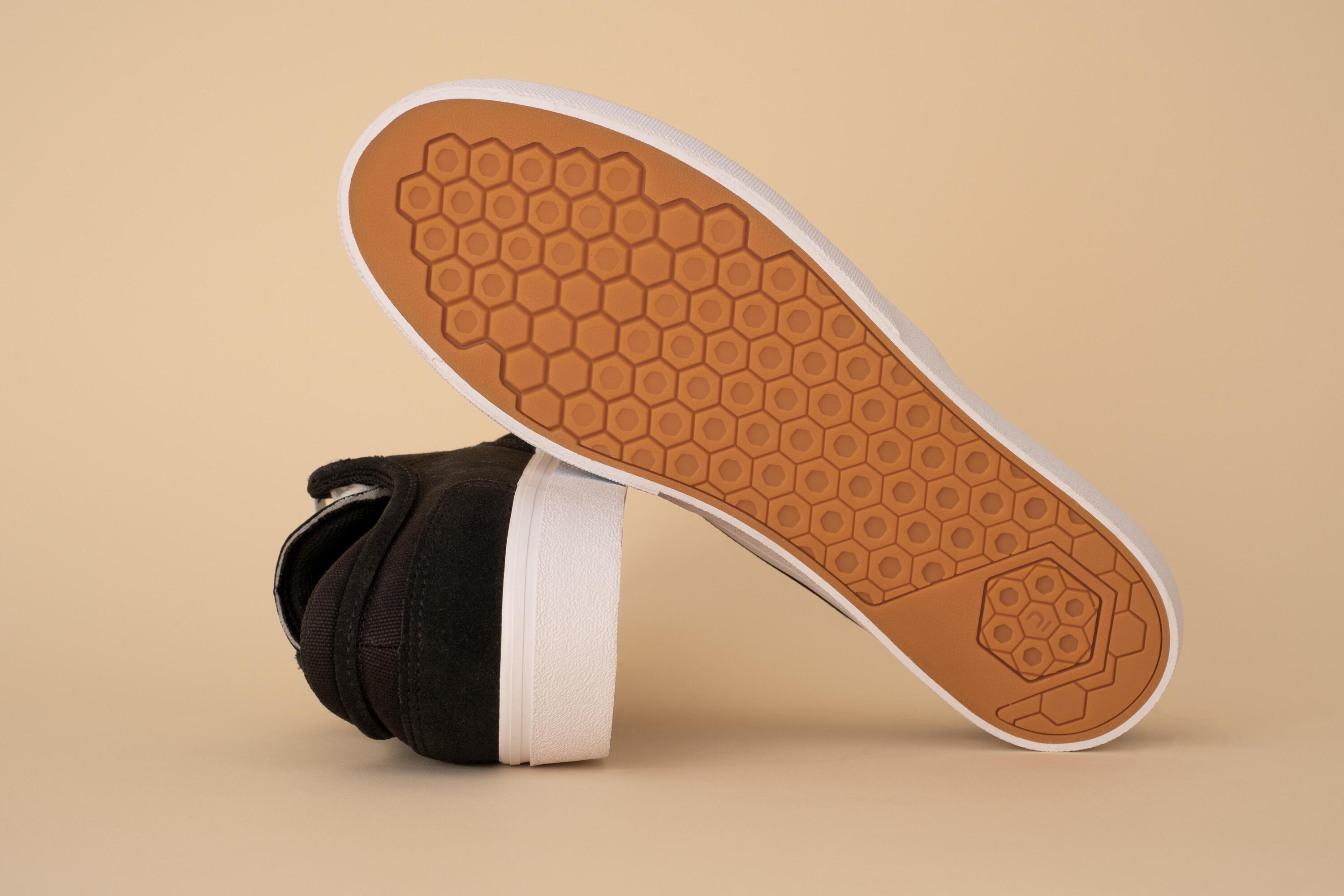 Chaussures vulcanisées de skateboard adulte VULCA 500 II noire / blanche. 21/25