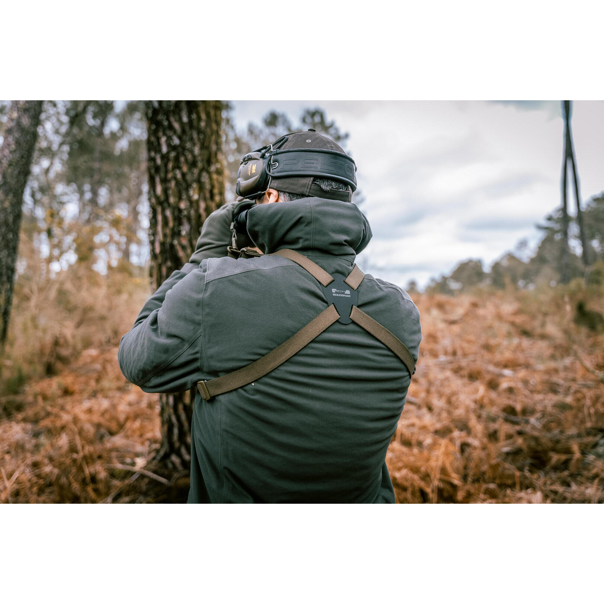 ELASTIC CARRYING HARNESS FOR BINOCULARS