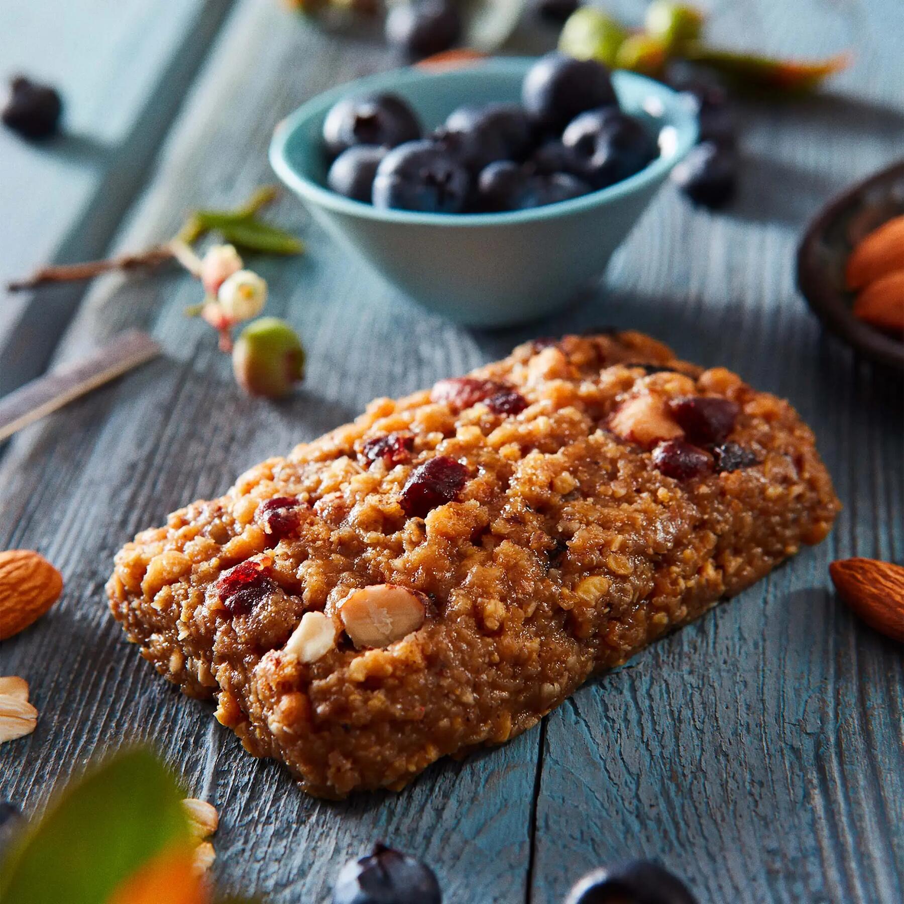 Proteinriegel bestehen oft aus Haferflocken und Beeren