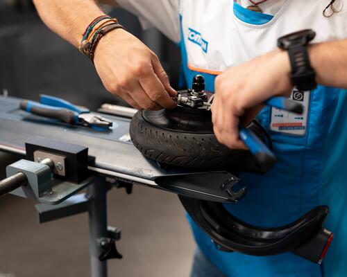 ¿Cómo reparar la rueda de un patinete eléctrico?
