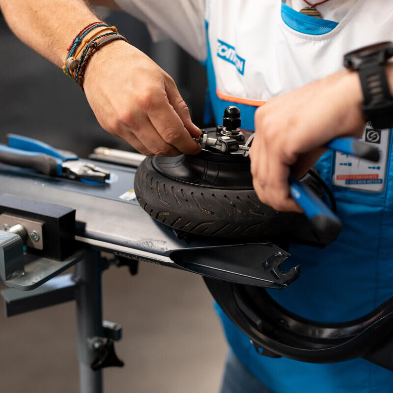 Comment réparer la roue d'une trottinette électrique ?