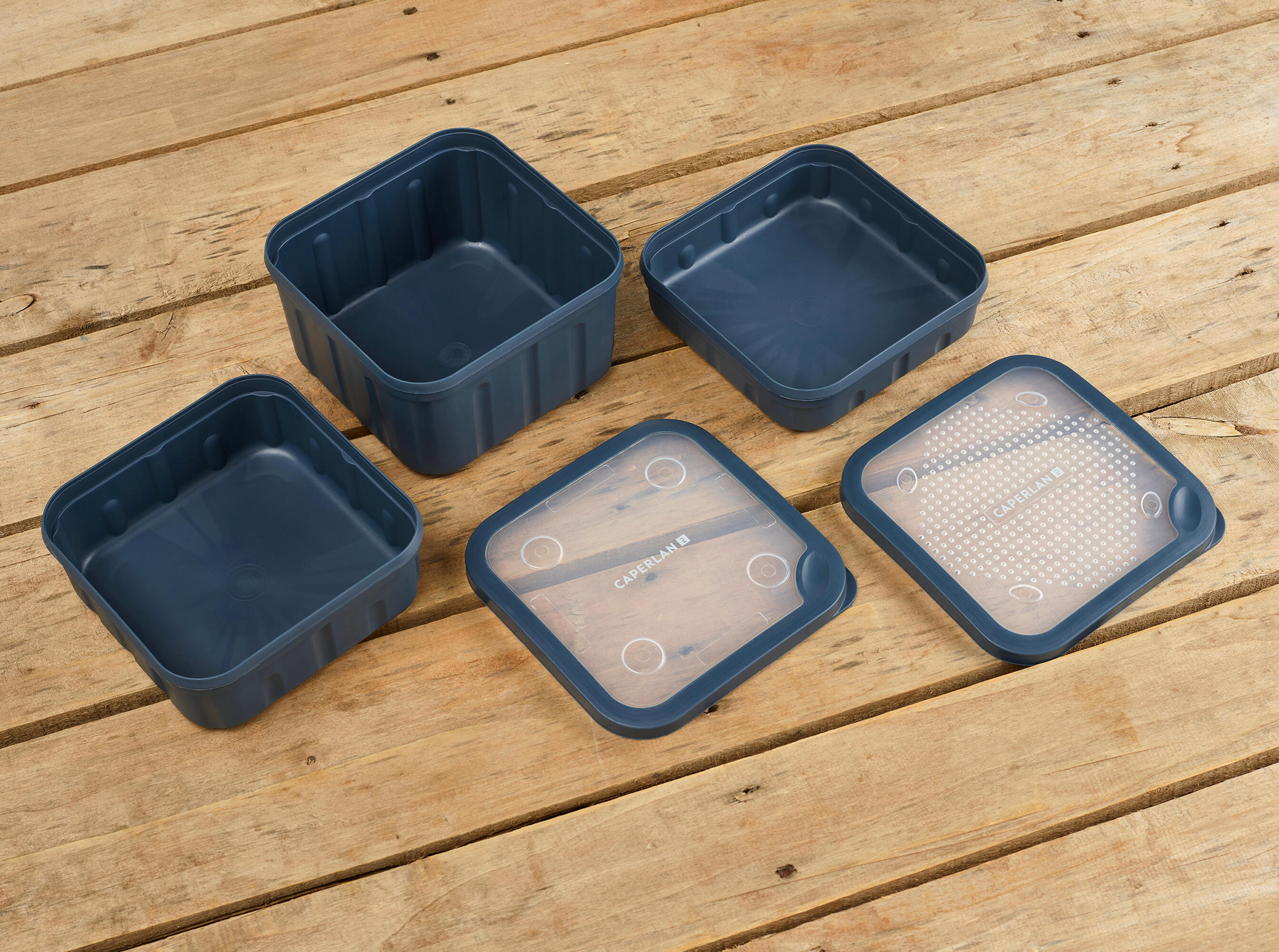 BOITE A APPATS / ESCHES CARREE AVEC UN COUVERCLE A TROUS LVB 1L SQ 5/5