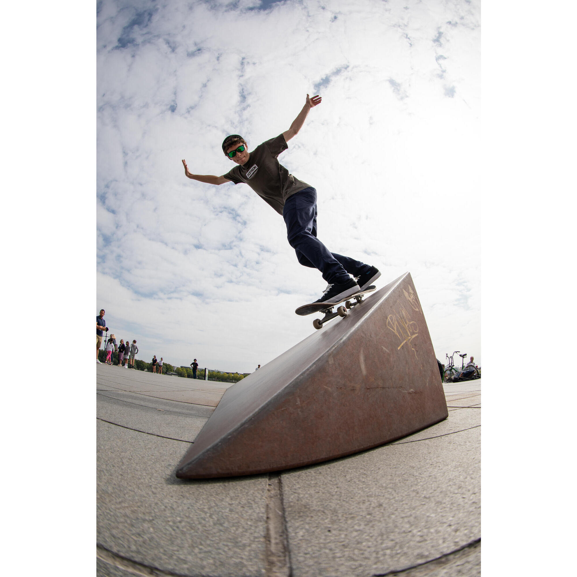 Chaussures vulcanisées de skateboard adulte VULCA 500 II noire / blanche. 22/25