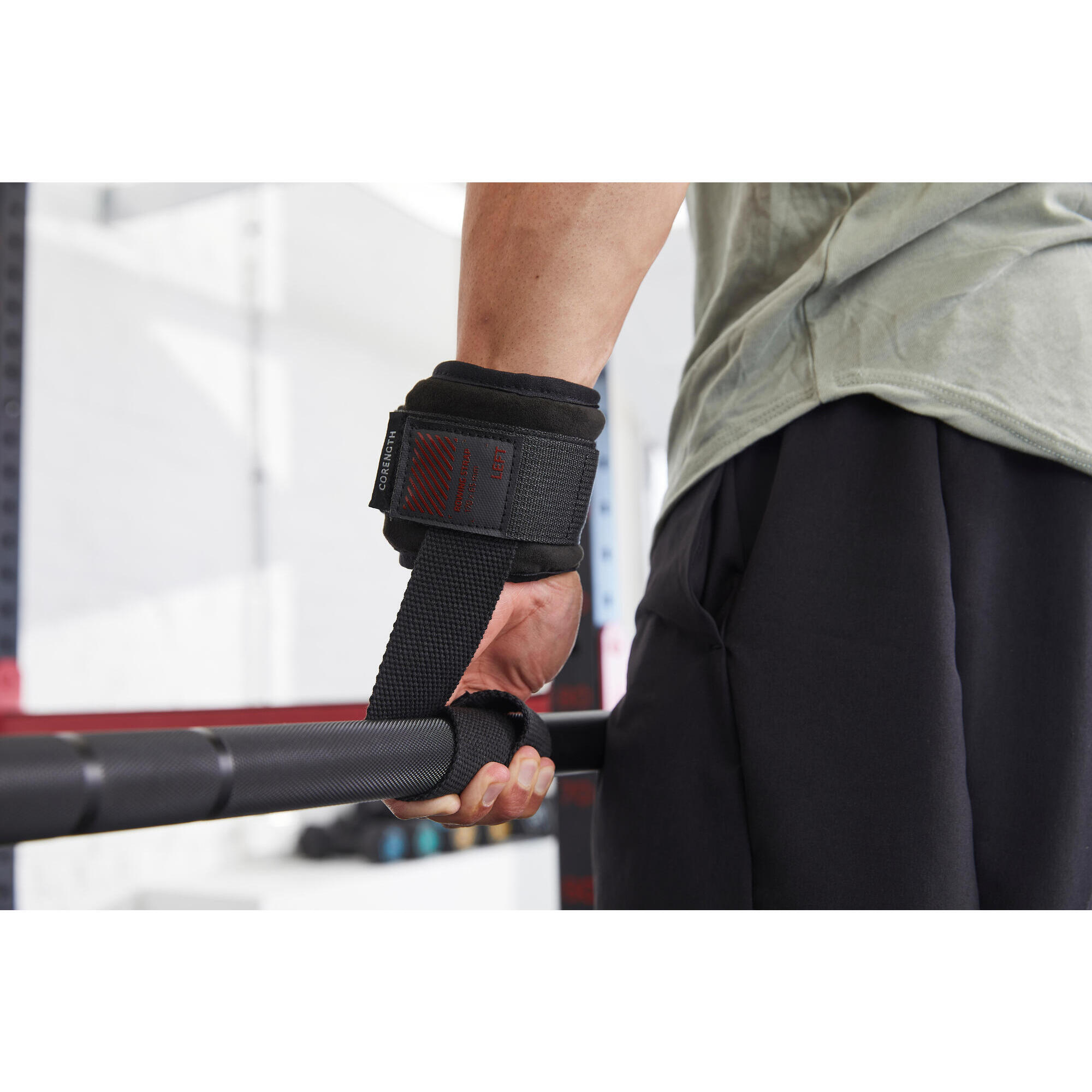 Bodybuilding pull strap with wrist comfort - black