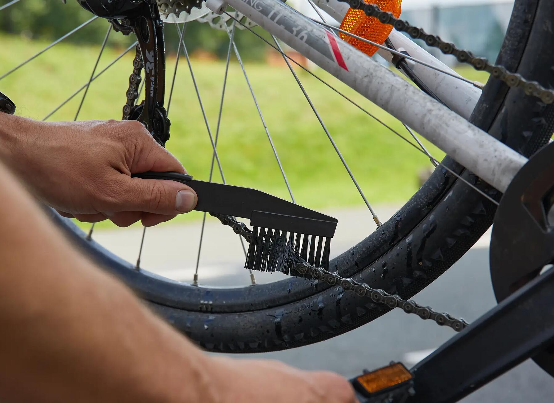 Chaîne de vélo : comment bien la nettoyer et lubrifier