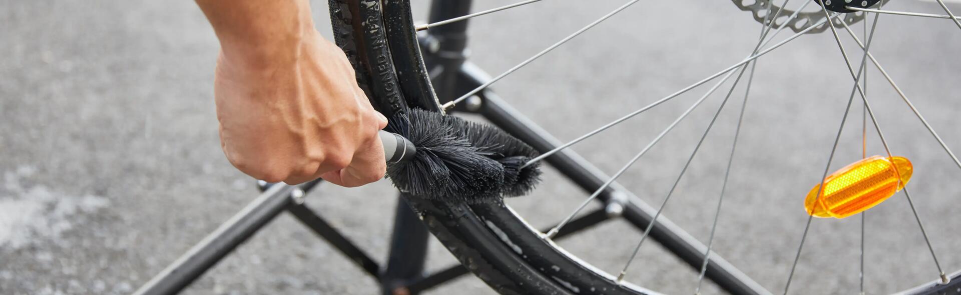 Come riparare un raggio della ruota della bici?