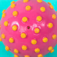كرة بالون لفت انتباه مائية صغيرة، وردي بها نقط صفراء